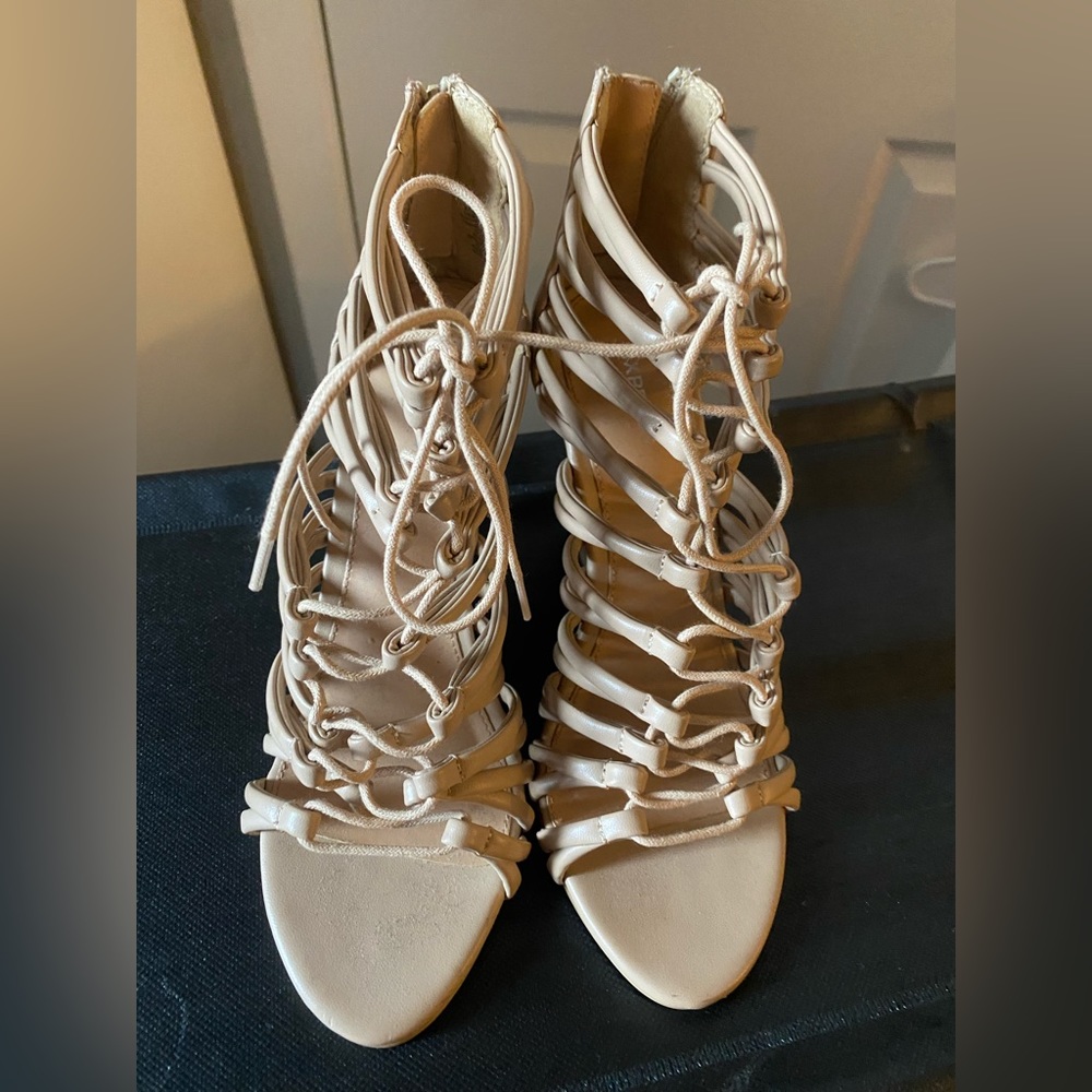 Beige express wedges
